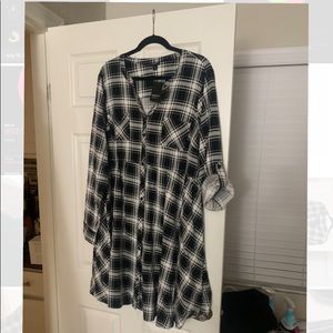 Torrid black and white long sleeve dress size2